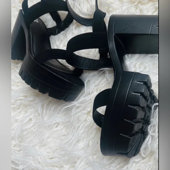 Black chunky heels - Picture 2 of 3